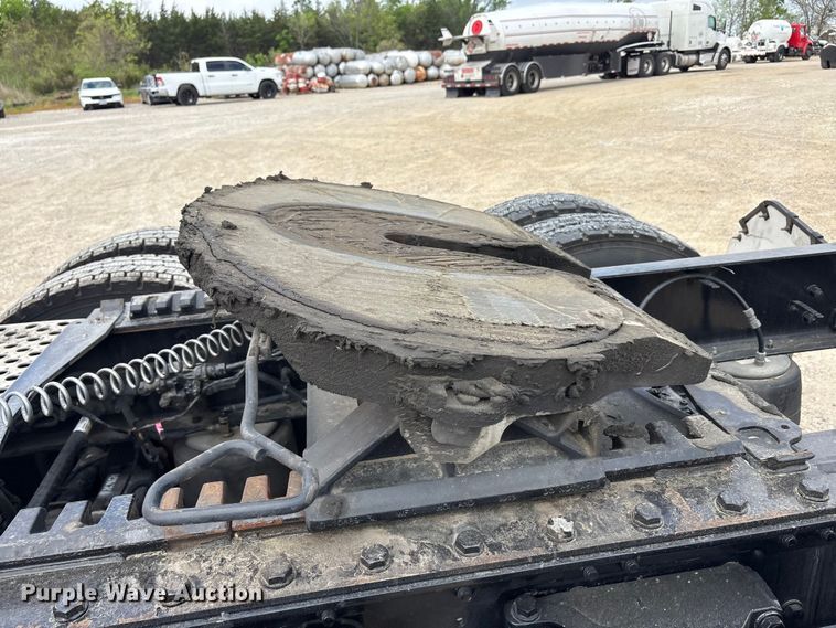 image for item EU0453 2020 Kenworth T680 semi truck