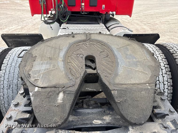 image for item EU0453 2020 Kenworth T680 semi truck