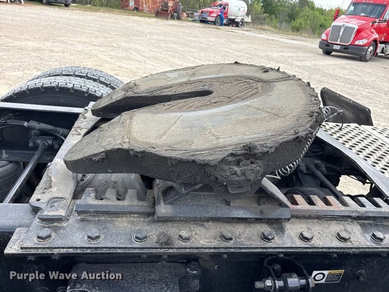 image for item EU0453 2020 Kenworth T680 semi truck