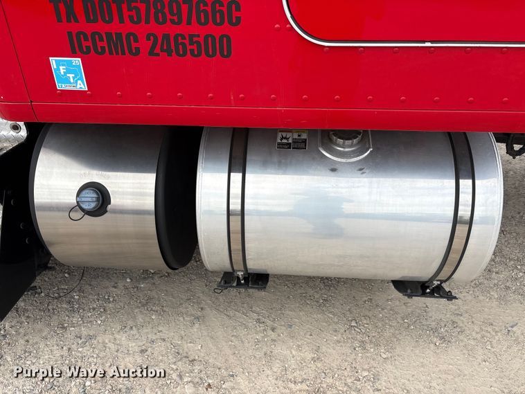 image for item EU0453 2020 Kenworth T680 semi truck