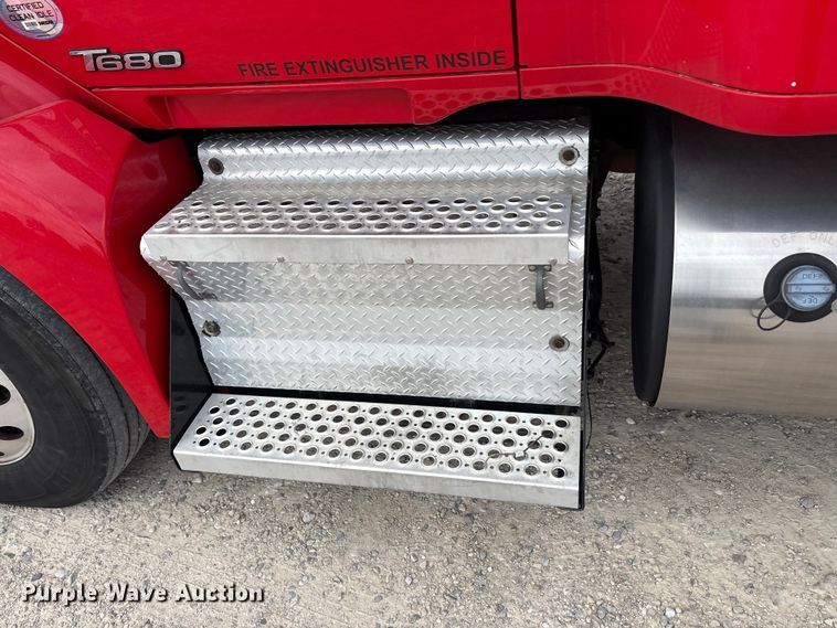 image for item EU0453 2020 Kenworth T680 semi truck