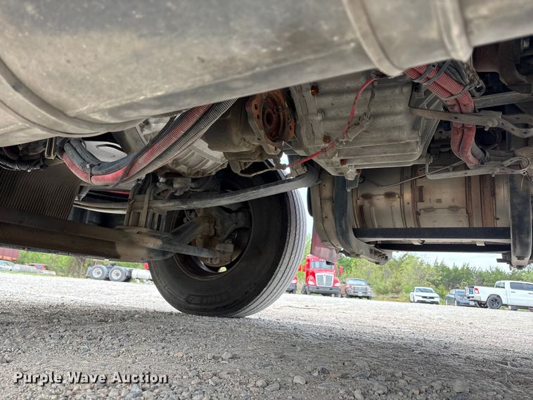 image for item EU0453 2020 Kenworth T680 semi truck