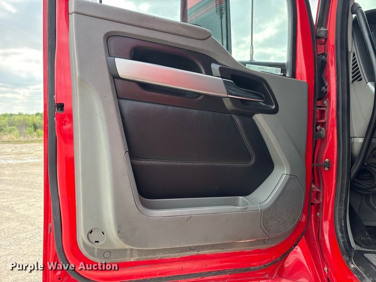 image for item EU0453 2020 Kenworth T680 semi truck