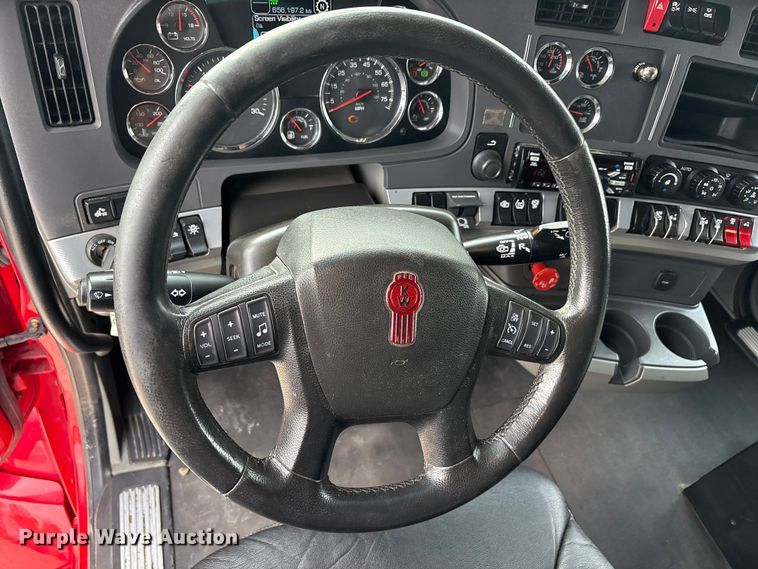 image for item EU0453 2020 Kenworth T680 semi truck