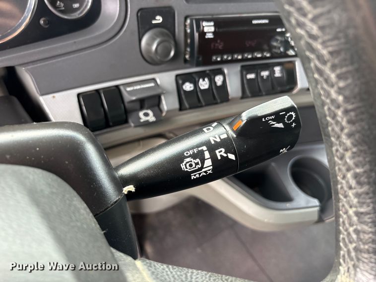 image for item EU0453 2020 Kenworth T680 semi truck