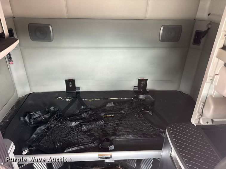 image for item EU0453 2020 Kenworth T680 semi truck