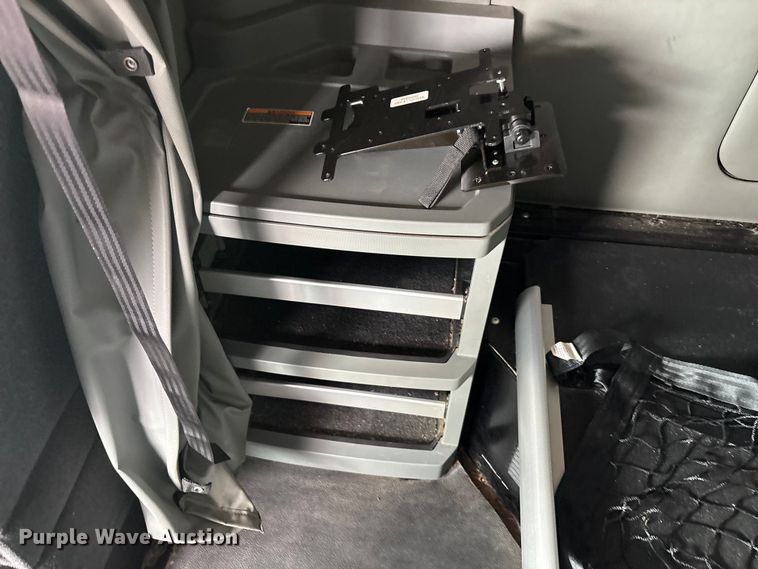 image for item EU0453 2020 Kenworth T680 semi truck