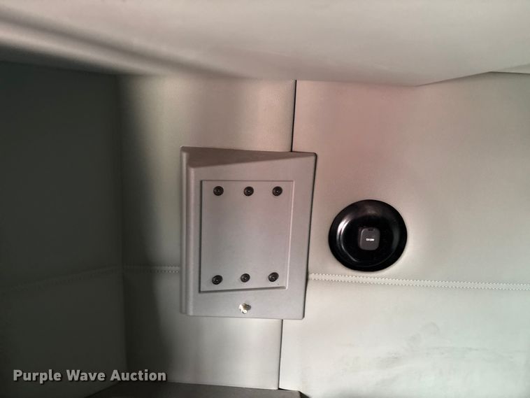 image for item EU0453 2020 Kenworth T680 semi truck