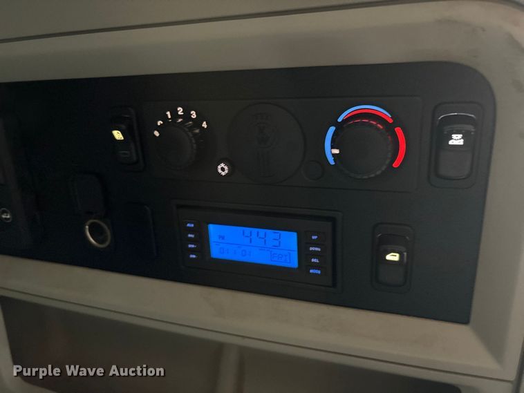 image for item EU0453 2020 Kenworth T680 semi truck