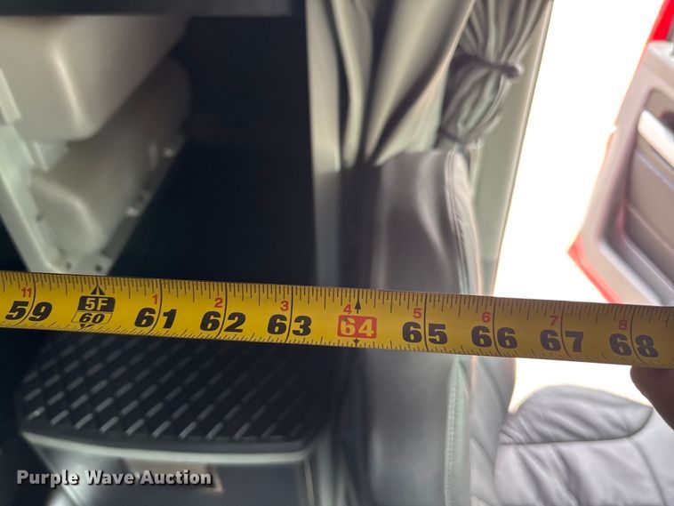 image for item EU0453 2020 Kenworth T680 semi truck