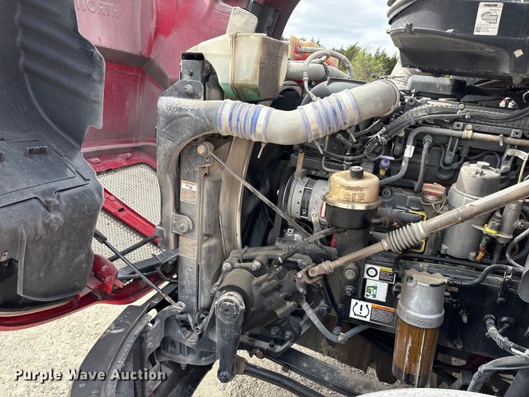 image for item EU0453 2020 Kenworth T680 semi truck