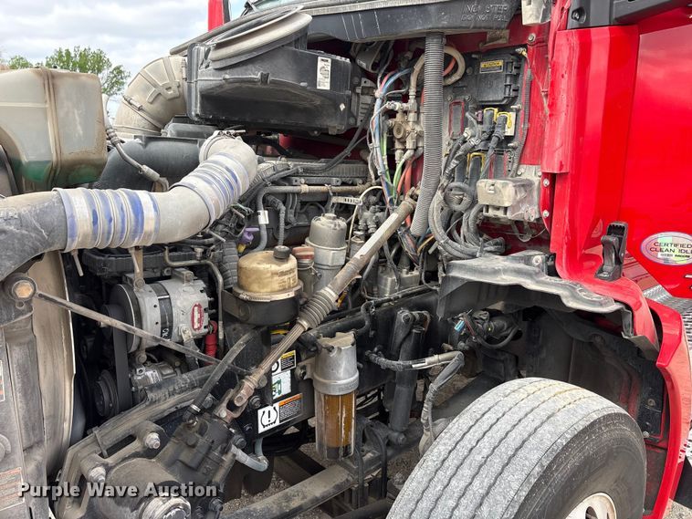 image for item EU0453 2020 Kenworth T680 semi truck