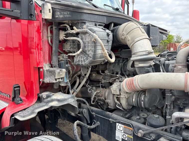 image for item EU0453 2020 Kenworth T680 semi truck