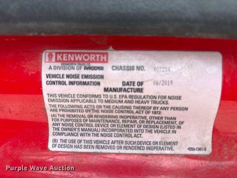 image for item EU0453 2020 Kenworth T680 semi truck