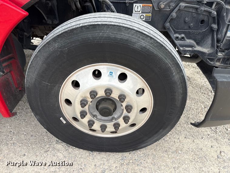 image for item EU0453 2020 Kenworth T680 semi truck