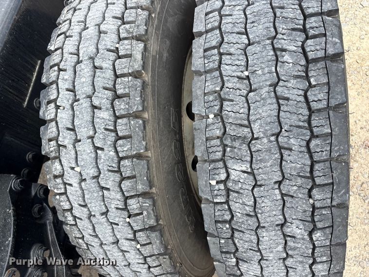 image for item EU0453 2020 Kenworth T680 semi truck