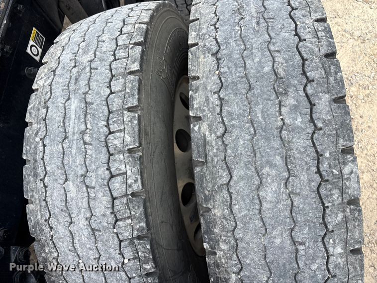 image for item EU0453 2020 Kenworth T680 semi truck