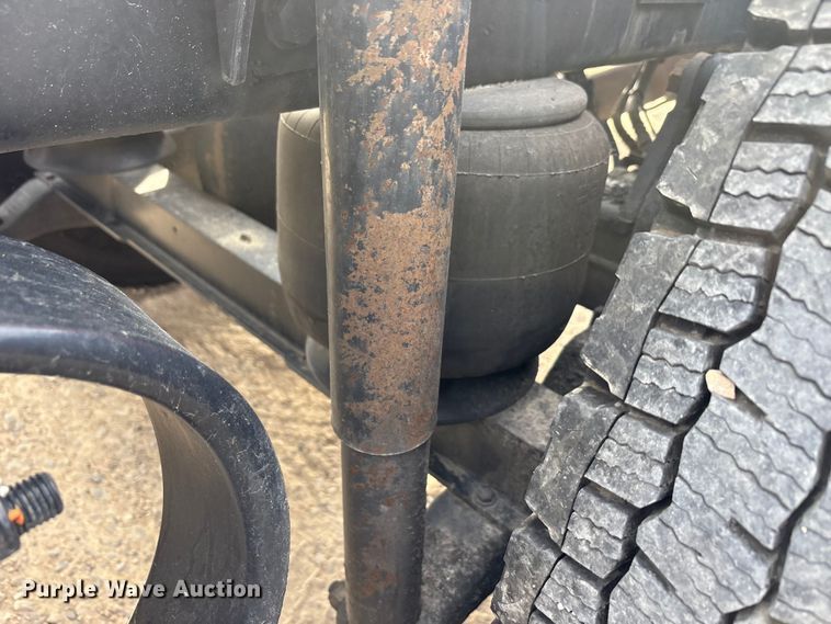 image for item EU0454 2020 Kenworth T680 semi truck