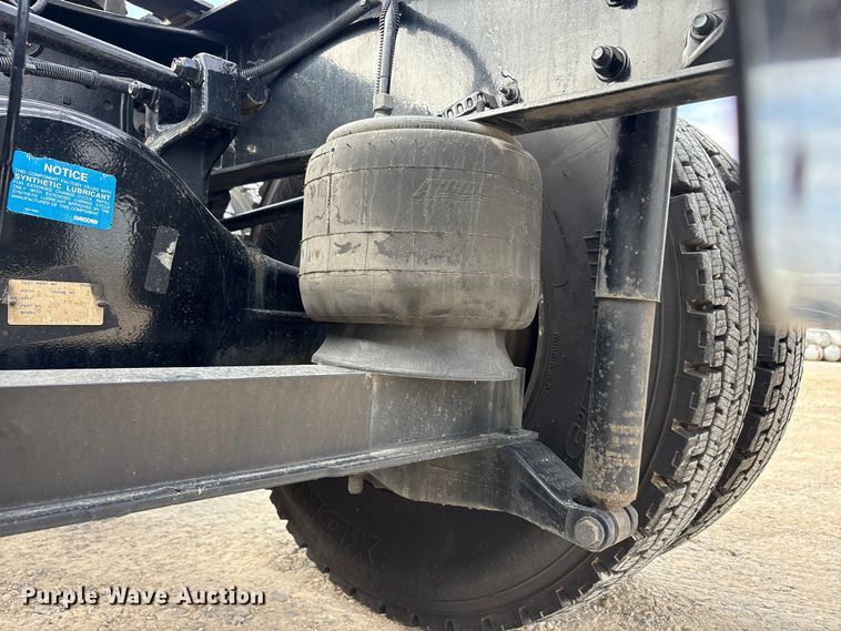 image for item EU0454 2020 Kenworth T680 semi truck