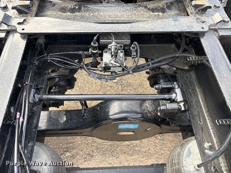 image for item EU0454 2020 Kenworth T680 semi truck