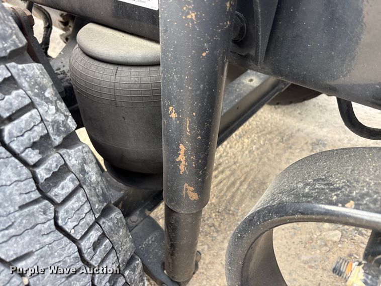 image for item EU0454 2020 Kenworth T680 semi truck