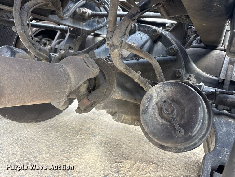 image for item EU0454 2020 Kenworth T680 semi truck