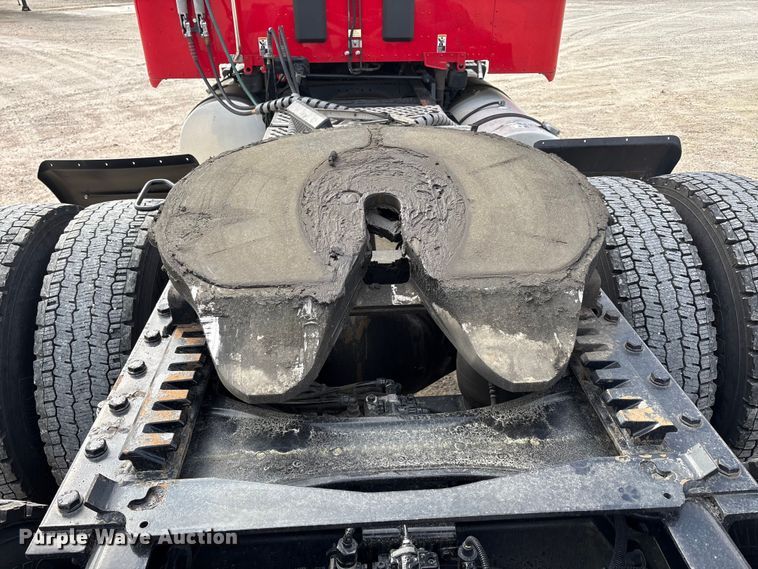 image for item EU0454 2020 Kenworth T680 semi truck