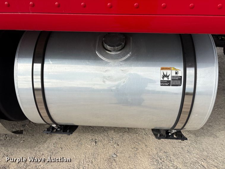 image for item EU0454 2020 Kenworth T680 semi truck