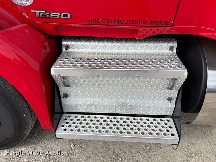 image for item EU0454 2020 Kenworth T680 semi truck