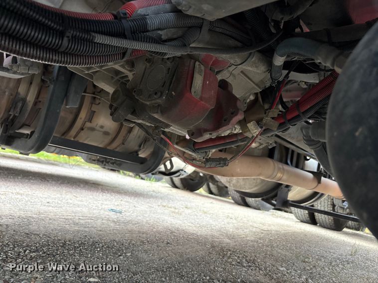 image for item EU0454 2020 Kenworth T680 semi truck