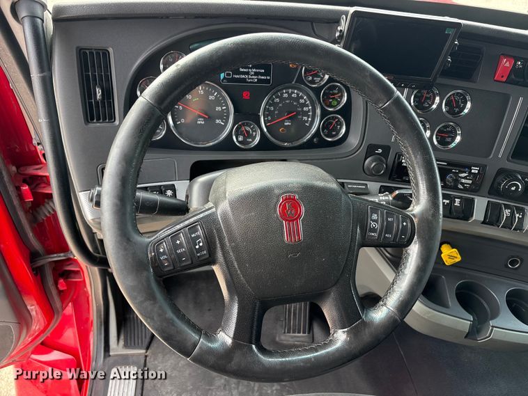 image for item EU0454 2020 Kenworth T680 semi truck