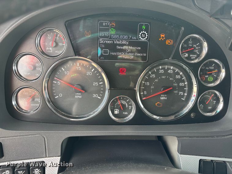 image for item EU0454 2020 Kenworth T680 semi truck