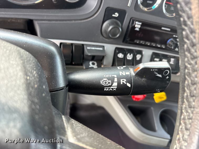 image for item EU0454 2020 Kenworth T680 semi truck