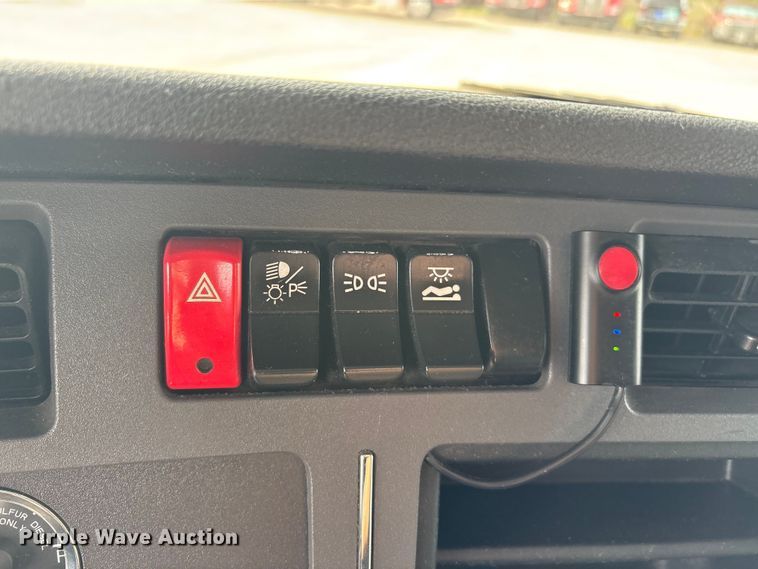 image for item EU0454 2020 Kenworth T680 semi truck