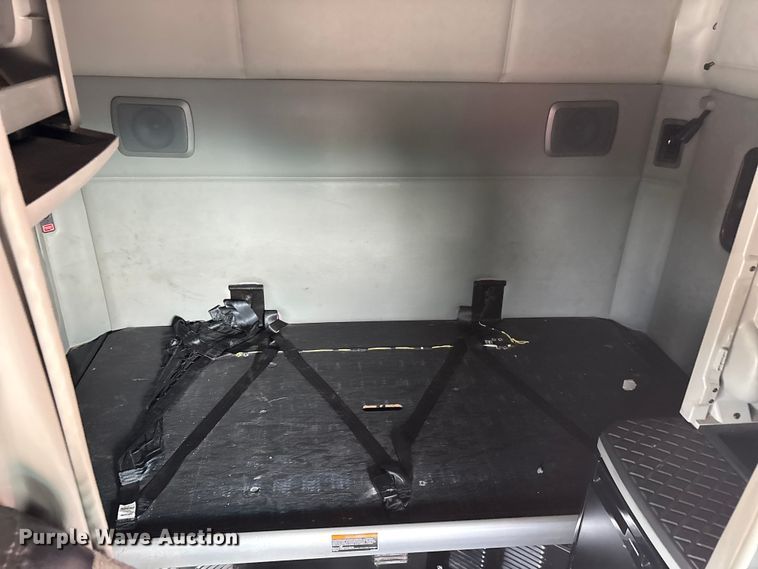 image for item EU0454 2020 Kenworth T680 semi truck