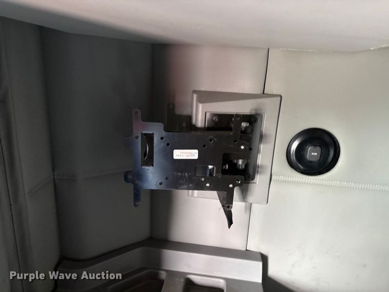 image for item EU0454 2020 Kenworth T680 semi truck