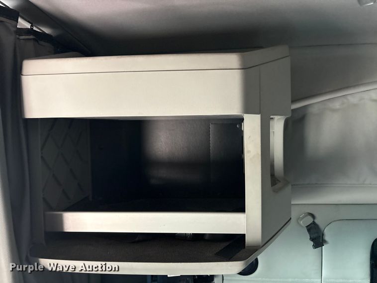 image for item EU0454 2020 Kenworth T680 semi truck