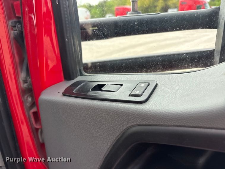 image for item EU0454 2020 Kenworth T680 semi truck