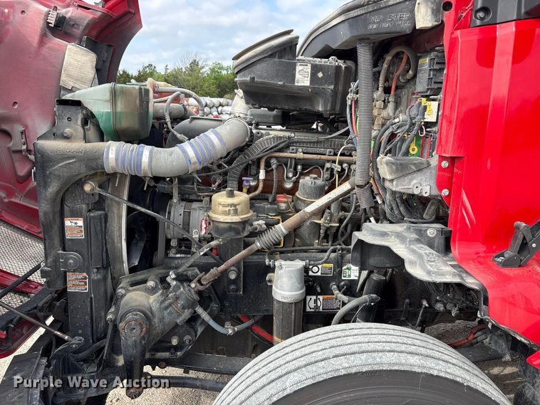 image for item EU0454 2020 Kenworth T680 semi truck