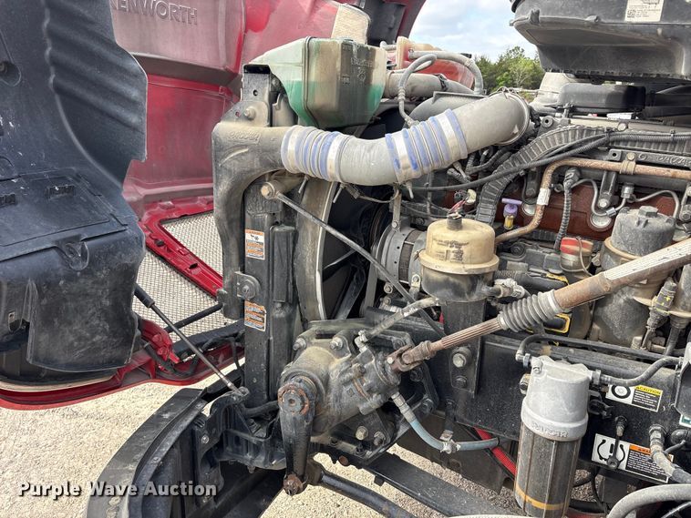 image for item EU0454 2020 Kenworth T680 semi truck