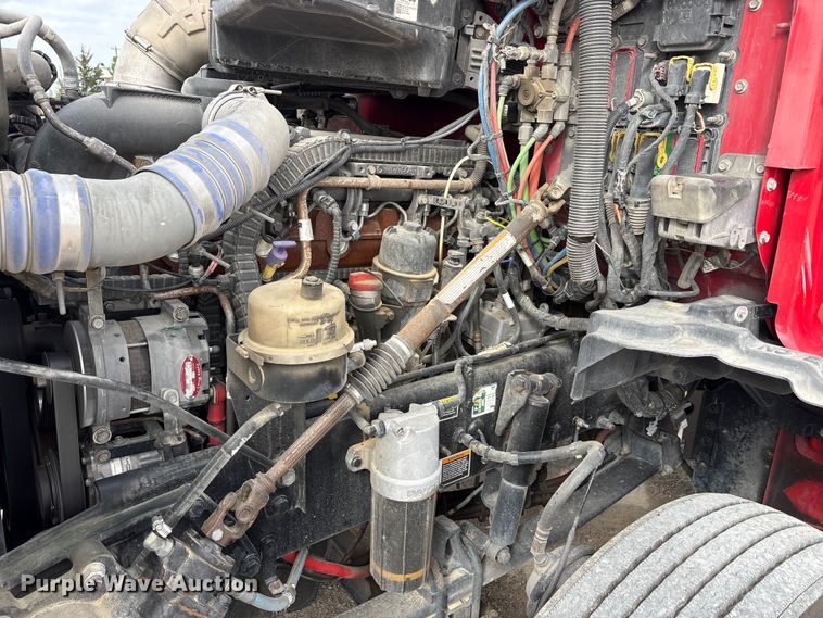 image for item EU0454 2020 Kenworth T680 semi truck