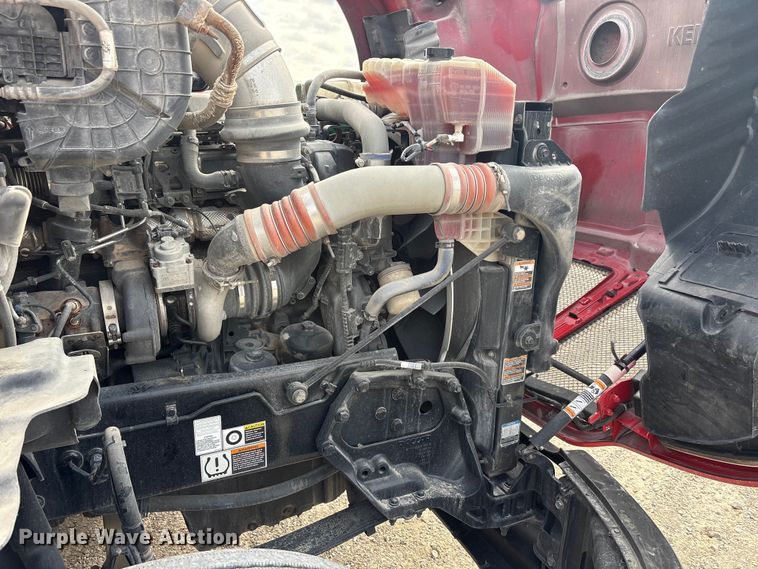 image for item EU0454 2020 Kenworth T680 semi truck