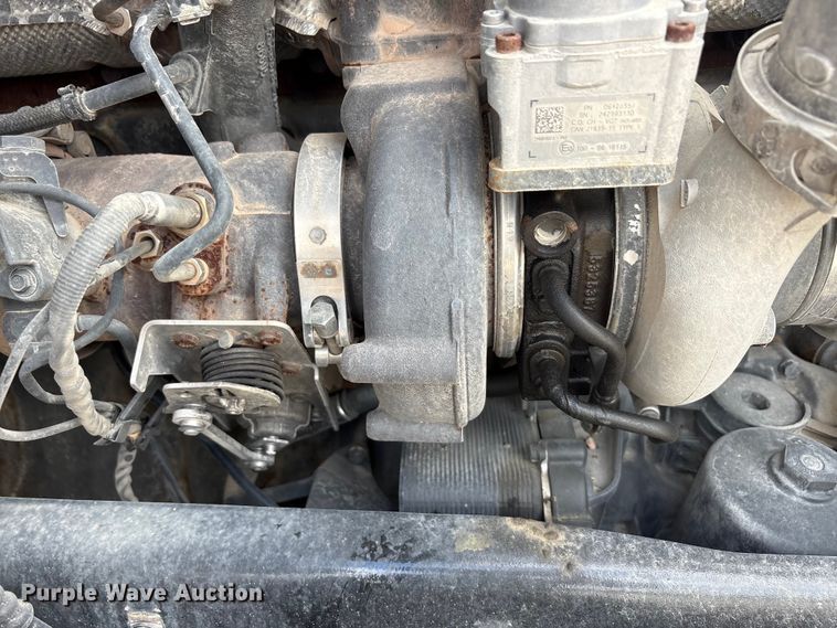 image for item EU0454 2020 Kenworth T680 semi truck