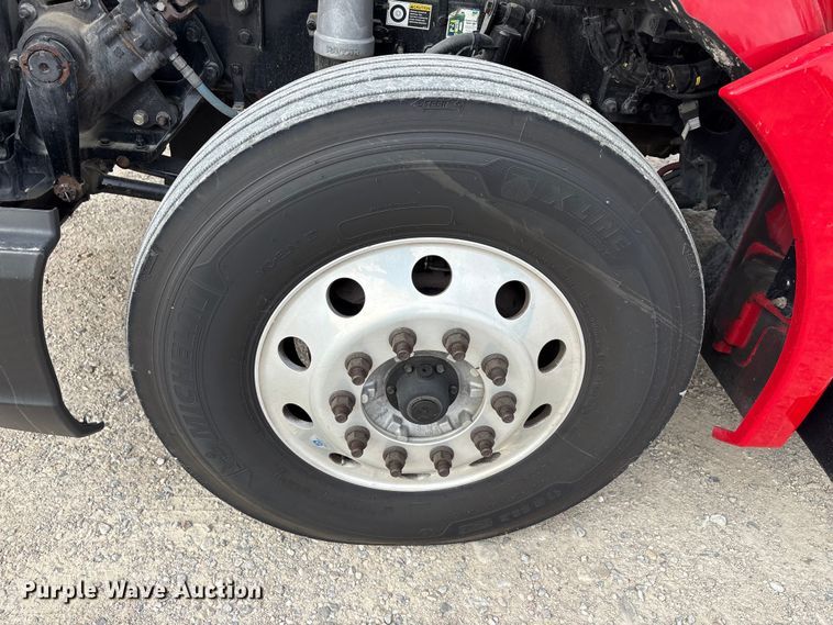 image for item EU0454 2020 Kenworth T680 semi truck