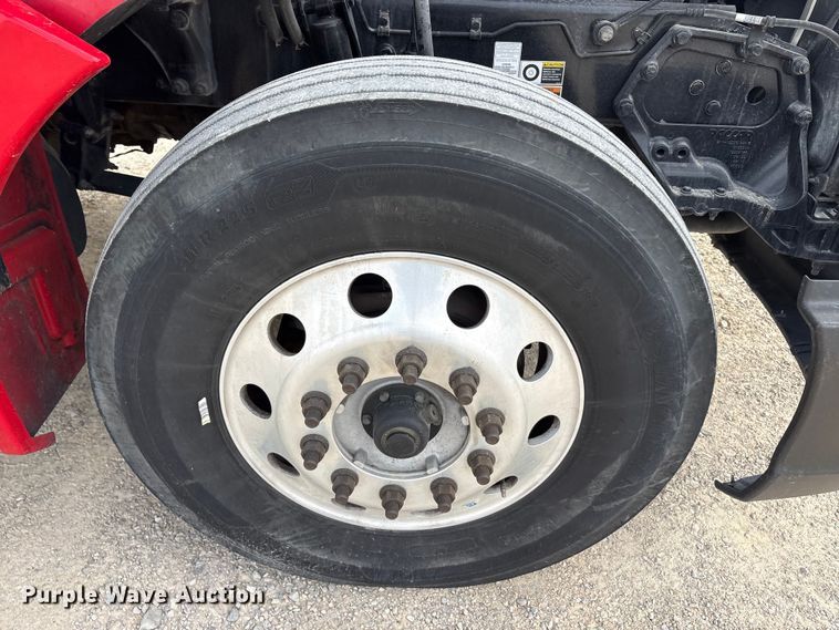 image for item EU0454 2020 Kenworth T680 semi truck