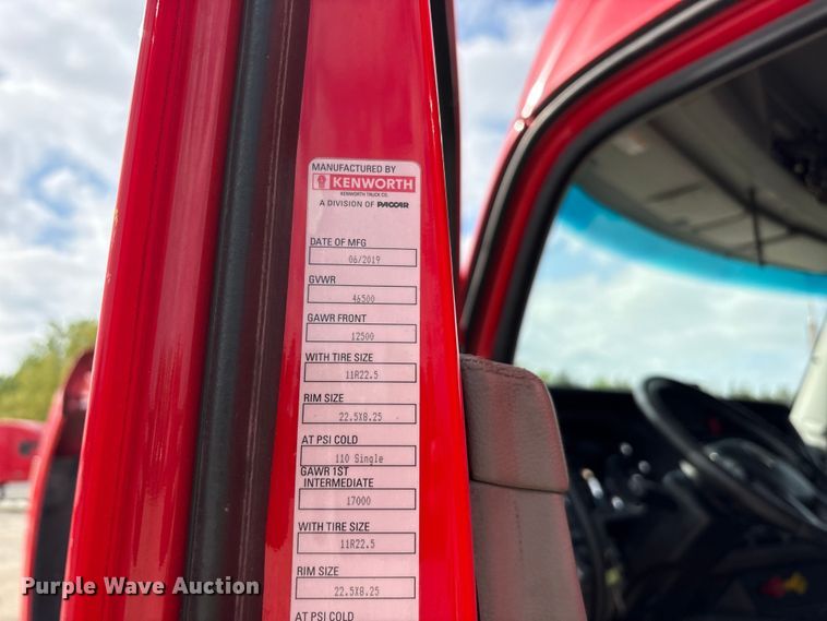 image for item EU0454 2020 Kenworth T680 semi truck