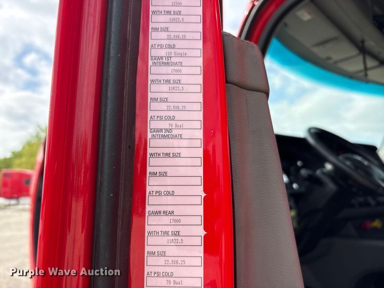 image for item EU0454 2020 Kenworth T680 semi truck