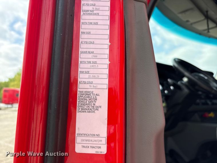 image for item EU0454 2020 Kenworth T680 semi truck