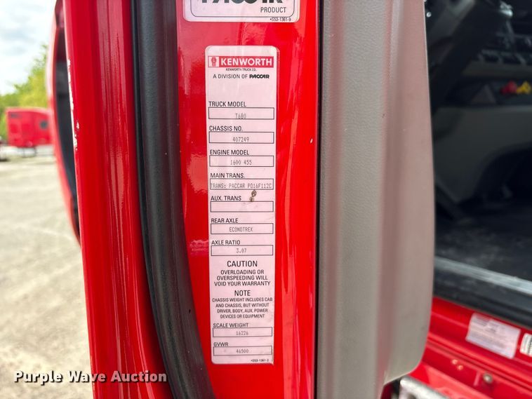 image for item EU0454 2020 Kenworth T680 semi truck