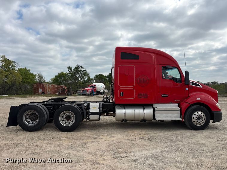 image for item EU0455 2018 Kenworth T680 semi truck